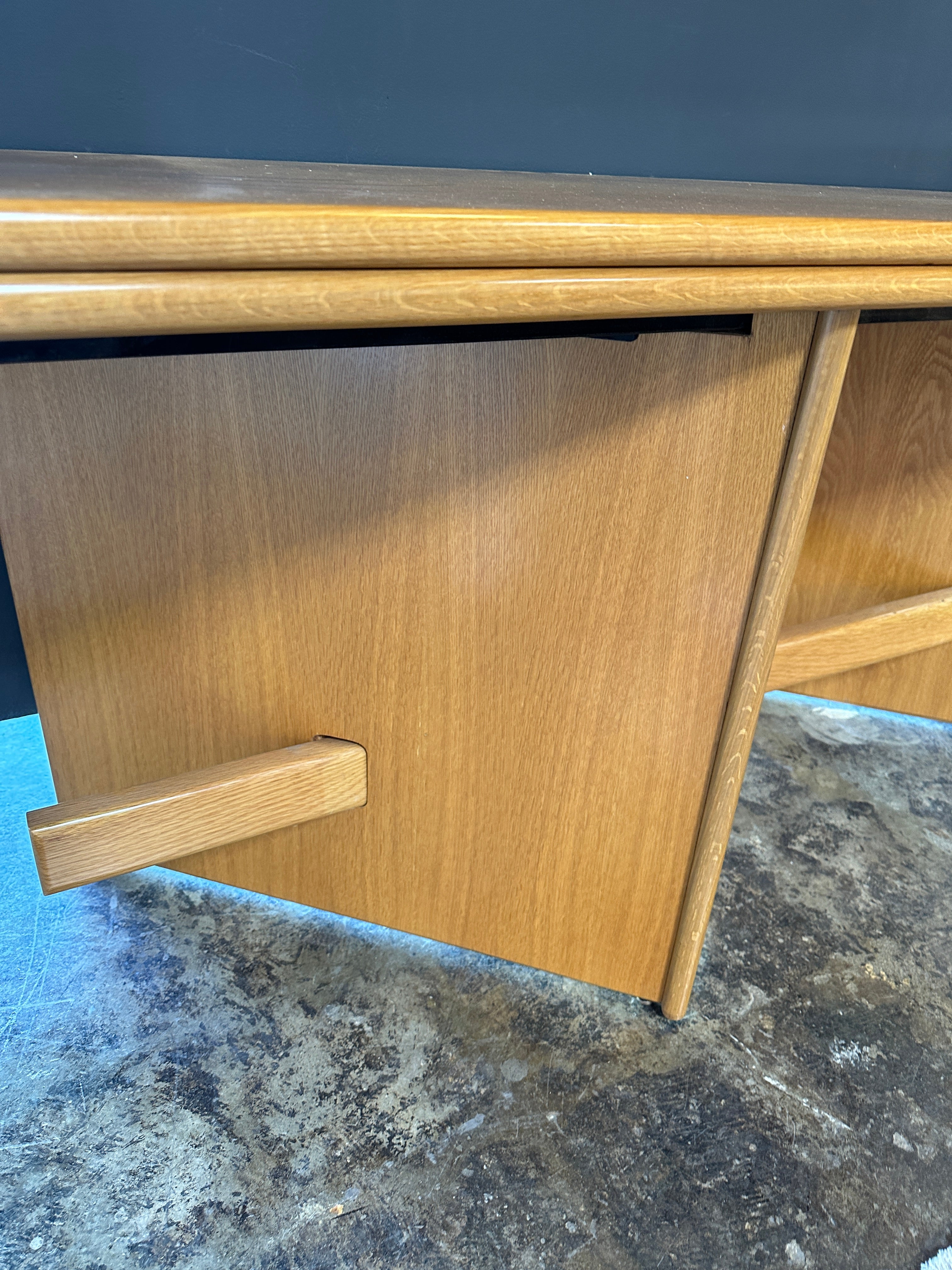 Elegant Italian Mid Century Adjustable Console/Table 1970s