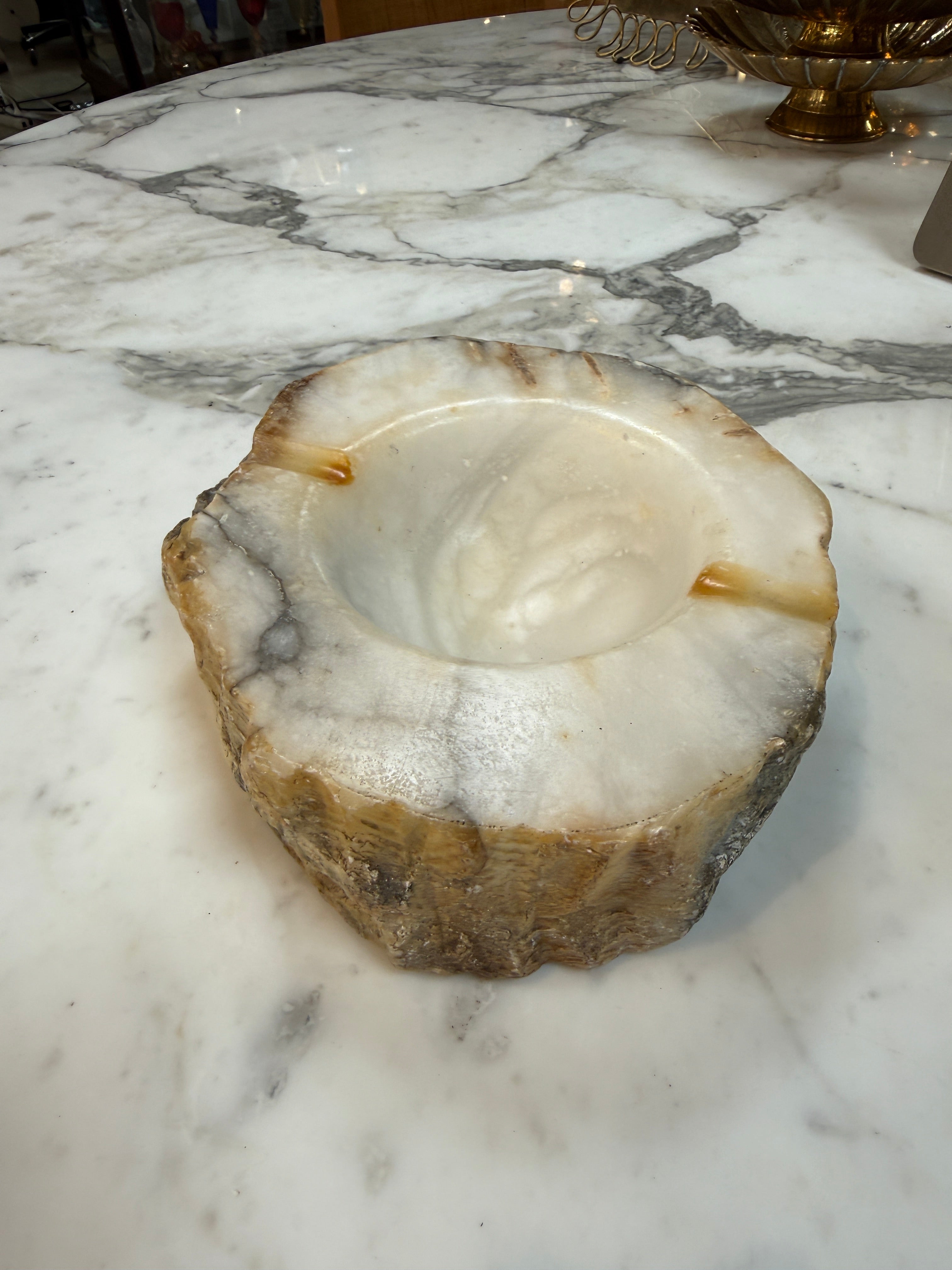 Vintage Natural-Edge Marble Ashtray – White & Gray Veined Stone