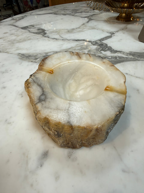Vintage Natural-Edge Marble Ashtray – White & Gray Veined Stone