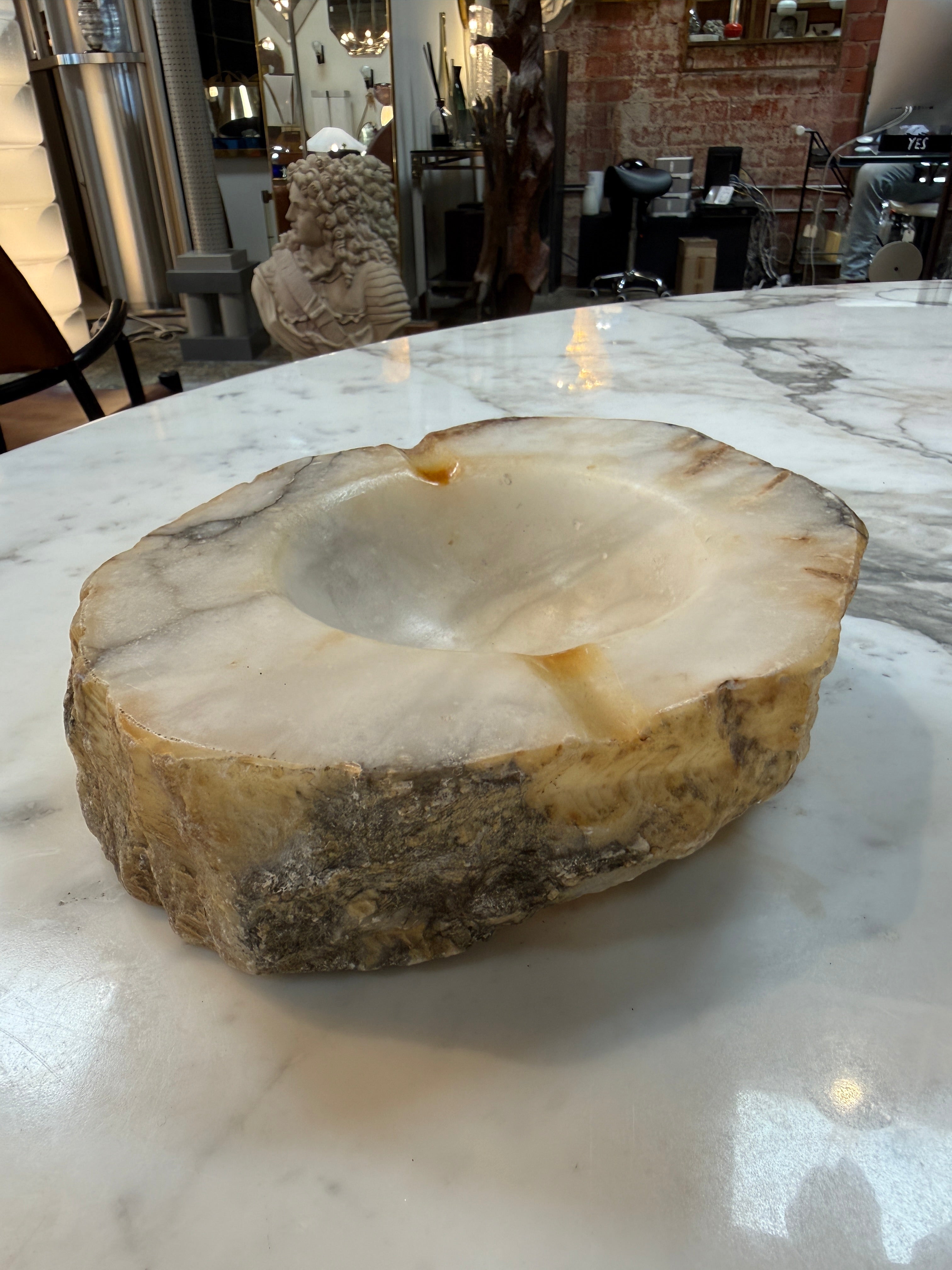 Vintage Natural-Edge Marble Ashtray – White & Gray Veined Stone