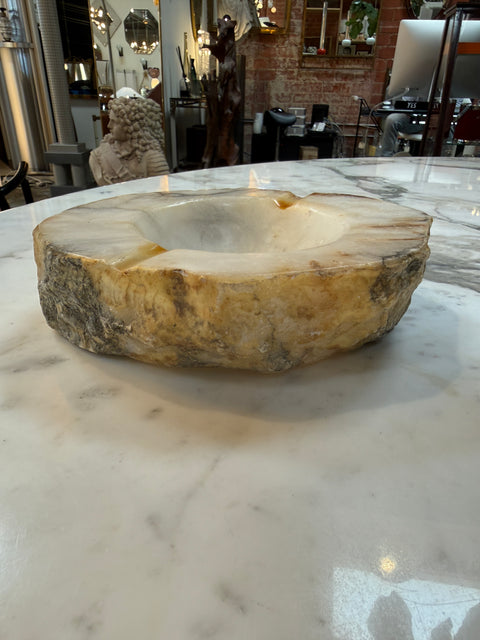 Vintage Natural-Edge Marble Ashtray – White & Gray Veined Stone