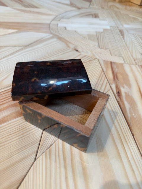 Tortoiseshell-Pattern Lacquered Dome-Top Trinket Box