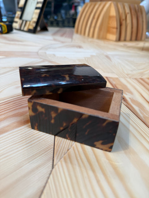 Tortoiseshell-Pattern Lacquered Dome-Top Trinket Box