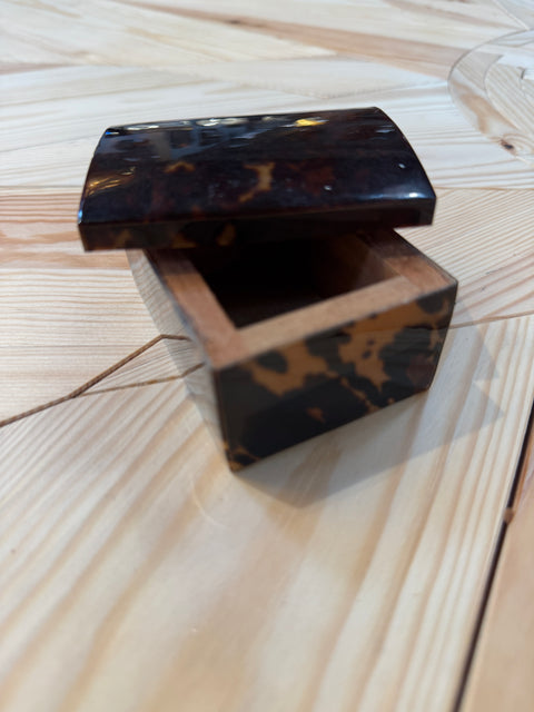 Tortoiseshell-Pattern Lacquered Dome-Top Trinket Box