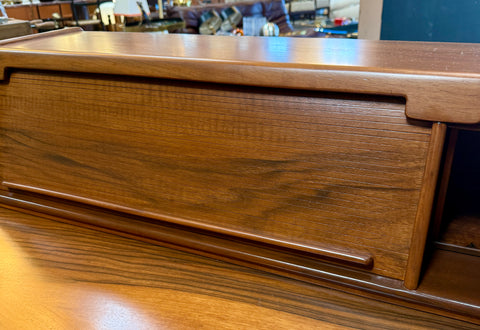 Gianfranco Frattini Writing Desk in Walnut, Italy, 1960s