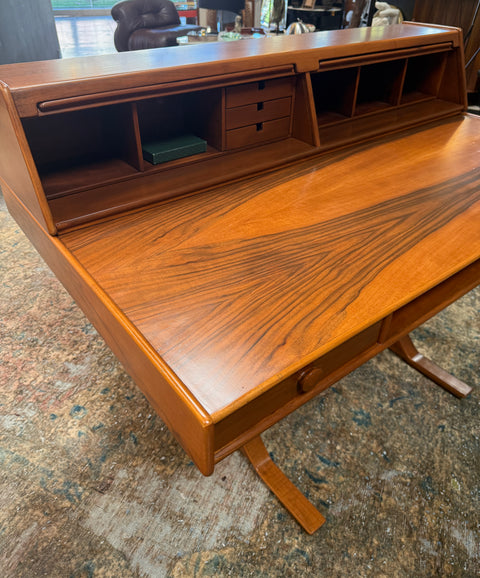 Gianfranco Frattini Writing Desk in Walnut, Italy, 1960s