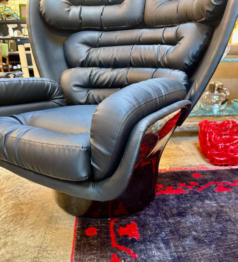 Joe Colombo Swivel "Elda" Leather Lounge Chair